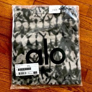 Alo yoga shoppers tote